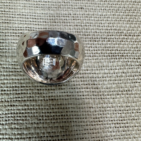 Hammered vintage Sterling silver dome ring, size 8 - Picture 3 of 4